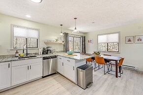 Lake & Pool Access: Poconos Retreat in Tobyhanna!