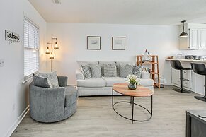 1 Mi to Beach: Pet-friendly Grand Strand Townhome