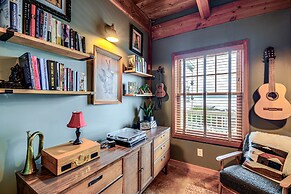 Luxury Vashon Vacation Rental w/ Beach Access!