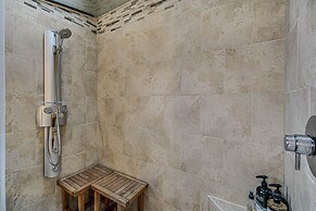 Luxury Vashon Vacation Rental w/ Beach Access!