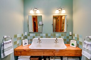 Luxury Vashon Vacation Rental w/ Beach Access!