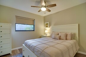 Ideally Located Palm Harbor Condo: Walk Downtown!