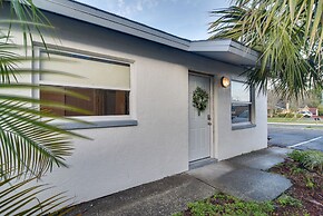 Ideally Located Palm Harbor Condo: Walk Downtown!