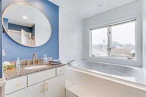 Bright Milford Beach House w/ Outdoor Shower