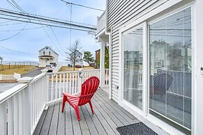 Bright Milford Beach House w/ Outdoor Shower