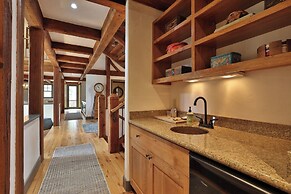 Mountain Village Marvel w/ Hot Tub & Home Gym!