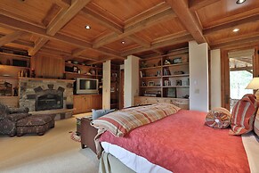 Mountain Village Marvel w/ Hot Tub & Home Gym!