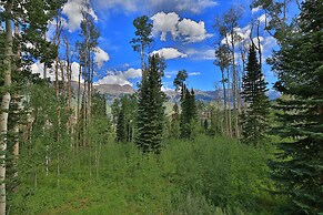 Mountain Village Marvel w/ Hot Tub & Home Gym!