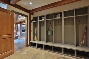 Mountain Village Marvel w/ Hot Tub & Home Gym!