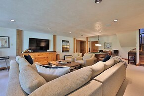 Mountain Village Marvel w/ Hot Tub & Home Gym!