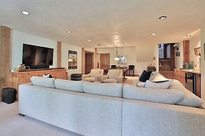 Mountain Village Marvel w/ Hot Tub & Home Gym!