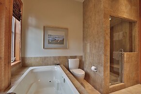 Mountain Village Marvel w/ Hot Tub & Home Gym!