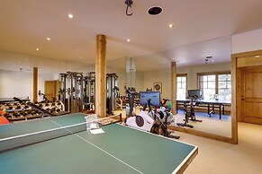 Mountain Village Marvel w/ Hot Tub & Home Gym!