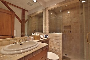 Mountain Village Marvel w/ Hot Tub & Home Gym!