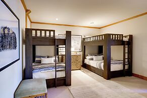 Mountain Village Marvel w/ Hot Tub & Home Gym!