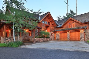 Mountain Village Marvel w/ Hot Tub & Home Gym!