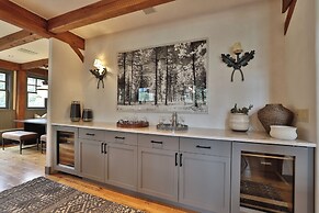 Mountain Village Marvel w/ Hot Tub & Home Gym!