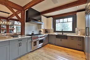 Mountain Village Marvel w/ Hot Tub & Home Gym!