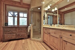 Mountain Village Marvel w/ Hot Tub & Home Gym!