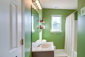 Charming Nags Head Retreat: Half-mi to State Park!