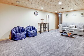 Family-friendly Home w/ Hot Tub, Near Lake George!