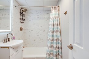 Wildwood Condo: Community Pool, Walk to Beach!