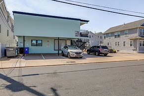 Wildwood Condo: Community Pool, Walk to Beach!