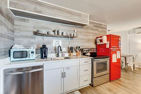 Wildwood Condo: Community Pool, Walk to Beach!