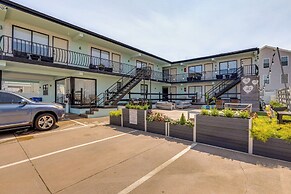 Wildwood Condo: Community Pool, Walk to Beach!