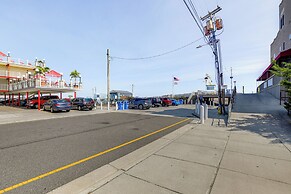 Wildwood Condo: Community Pool, Walk to Beach!