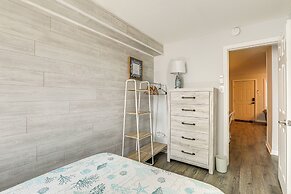 Wildwood Condo: Community Pool, Walk to Beach!