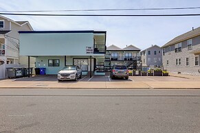 Wildwood Condo: Community Pool, Walk to Beach!