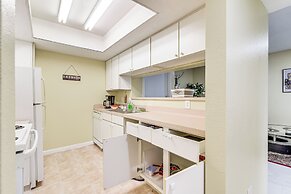 Houston Condo w/ Pool Access ~ 1 Mi to NRG Stadium