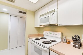 Houston Condo w/ Pool Access ~ 1 Mi to NRG Stadium