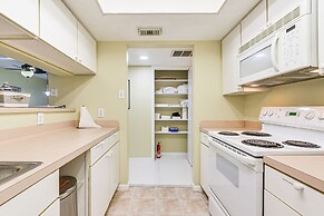 Houston Condo w/ Pool Access ~ 1 Mi to NRG Stadium