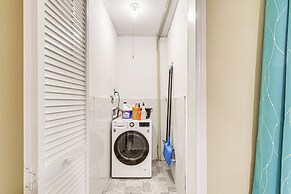 Houston Condo w/ Pool Access ~ 1 Mi to NRG Stadium