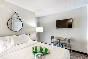 Cape Suites Room 1 - Free Parking! 2 Bedroom Hotel Room by RedAwning