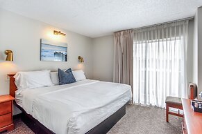 Cape Suites Room 1 - Free Parking! 2 Bedroom Hotel Room by RedAwning