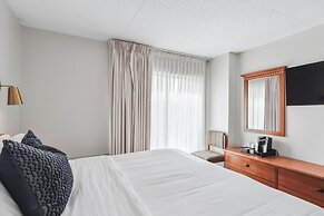 Cape Suites Room 1 - Free Parking! 2 Bedroom Hotel Room by RedAwning