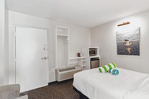 Cape Suites Room 1 - Free Parking! 2 Bedroom Hotel Room by RedAwning