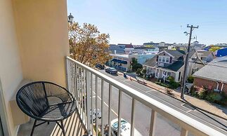 Cape Suites Room 2 - Free Parking! 2 Bedroom Hotel Room by RedAwning