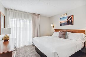 Cape Suites Room 2 - Free Parking! 2 Bedroom Hotel Room by RedAwning