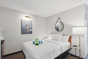 Cape Suites Room 4 - Free Parking! 2 Bedroom Hotel Room by RedAwning