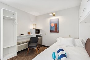 Cape Suites Room 6 - Free Parking! 2 Bedroom Hotel Room by RedAwning