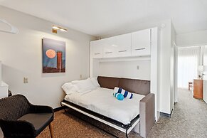 Cape Suites Room 6 - Free Parking! 2 Bedroom Hotel Room by RedAwning