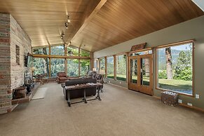 River Heights Home 3 Bedroom Cabin by RedAwning