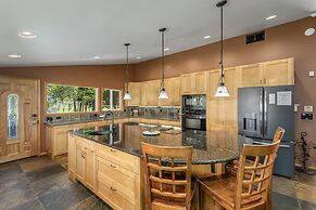 River Heights Home 3 Bedroom Cabin by RedAwning