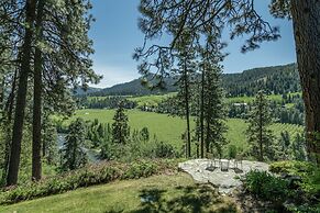 River Heights Home 3 Bedroom Cabin by RedAwning