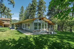 River Heights Home 3 Bedroom Cabin by RedAwning