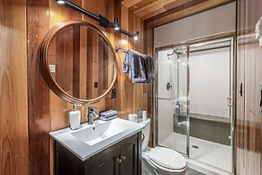 River Heights Home 3 Bedroom Cabin by RedAwning